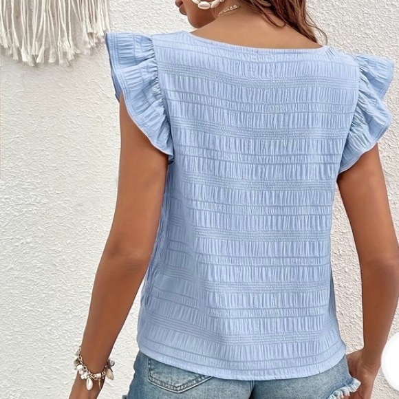 Crinkle fabric square neck top with ruffled sleeves -size L - NWT - Picture 2 of 11